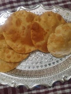 जीरा अजवाइन की पूरियां (Jeera ajwain ki puriyan recipe in Hindi) रेसिपी मुख्य फोटो
