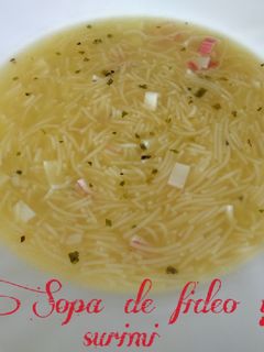 Una foto de Sopa de fideos y surimi