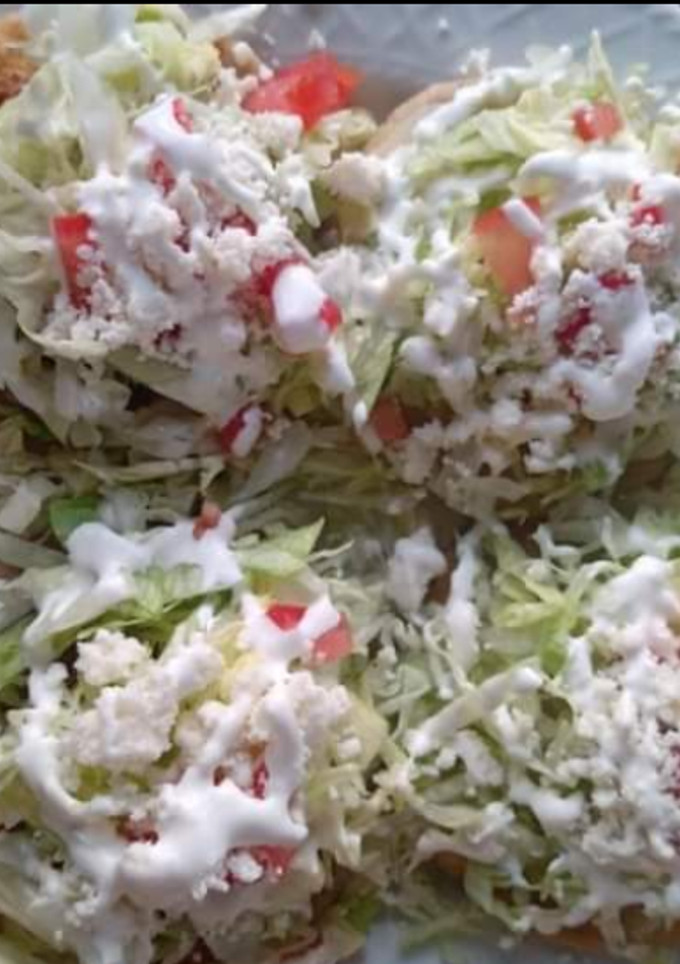 Una foto de Tostadas receta con tortillas frías