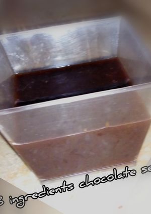 A picture of 3 ingredients chocolate serup.