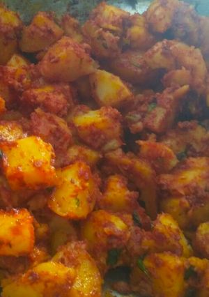 લસણીયા બટાકા (Lasaniya Bataka Recipe In Gujarati) રેસીપી મુખ્ય ફોટો