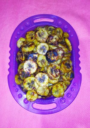 कच्चे केले की भुजिया (kacche kele ki bhujiya recipe in Hindi) रेसिपी मुख्य फोटो