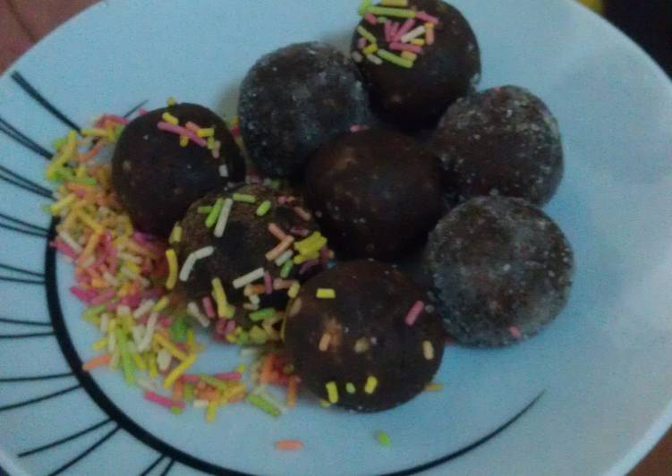 Easiest Way to Make Quick Chocolate Rum Balls