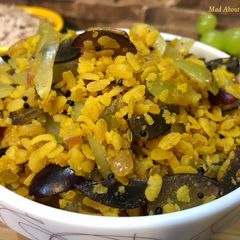 Brown Poha with Grapes – Healthy Breakfast Recipe A picture of Brown Poha with Grapes – Healthy Breakfast Recipe.