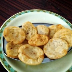 A picture of Rolled Mathri puri.