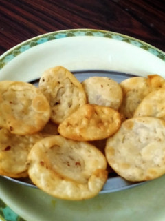 A picture of Rolled Mathri puri.