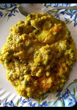 সব্জী দিয়ে কিনোয়ার খিচুড়ি (Vegetables quinoa khichdi recipe in Bengali) রেসিপির প্রধান ছবি
