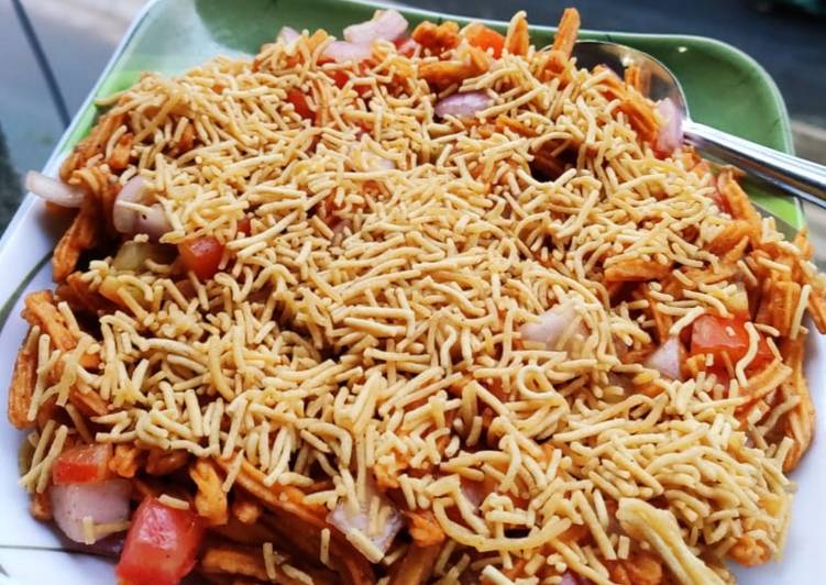 Step-by-Step Guide to Make Quick Soya Sticks Bhel