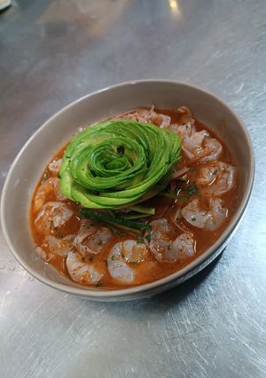 Una foto de Aguachile rojo de camarón
