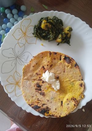 मिस्सी रोटी और आलू पालक रेसिपी मुख्य फोटो