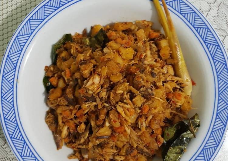 Bagaimana Menyiapkan Sambal Goreng Kentang Wortel Tongkol Anti Gagal