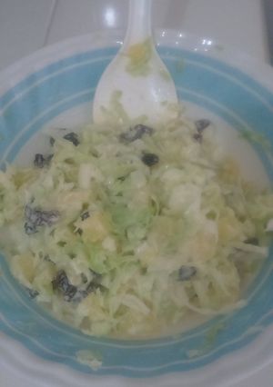 Una foto de Ensalada de repollo y piña