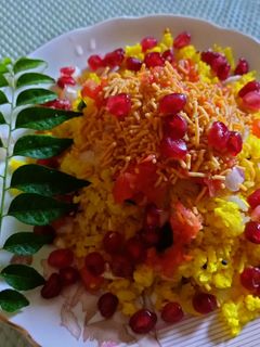 पोहा (poha recipe in Hindi) रेसिपी मुख्य फोटो