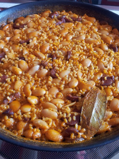 Una foto de Arroz con alubias y chorizo