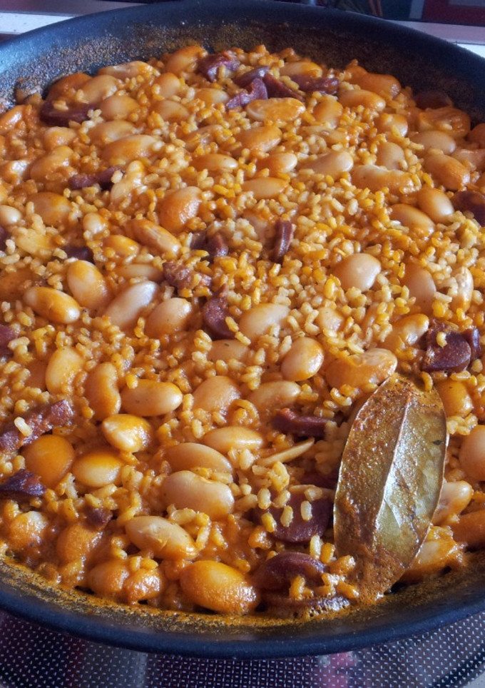 Una foto de Arroz con alubias y chorizo