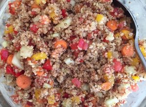 Una foto de Ensalada de Quinoa con Verduras