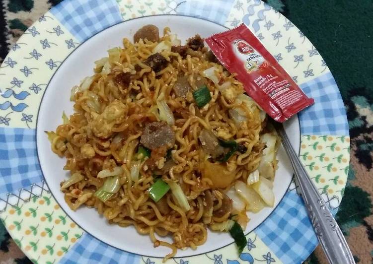 Bagaimana Menyiapkan Mie Goreng Homemade, Enak Banget