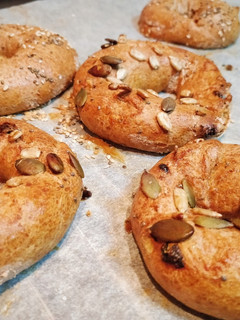 Una foto de Bagels caseros de espelta