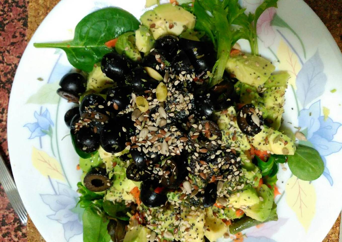Ensalada de aguacate con aceite de coco