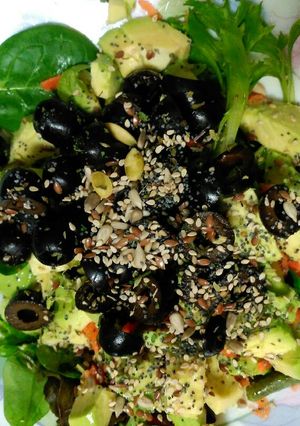 Foto principal de Ensalada de aguacate con aceite de coco