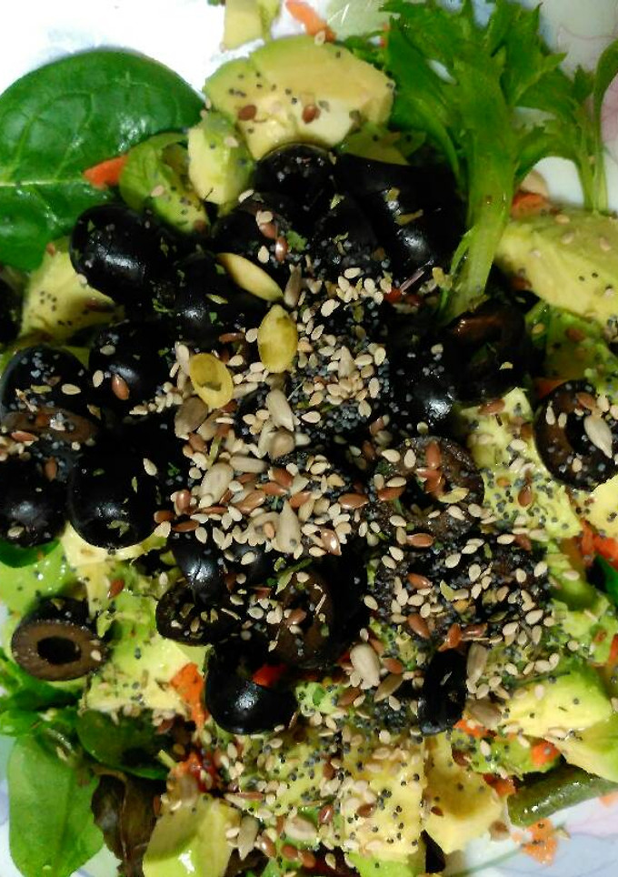 Una foto de Ensalada de aguacate con aceite de coco