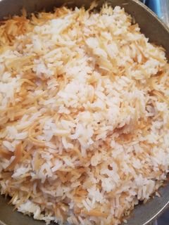 Una foto de Arroz con fideos