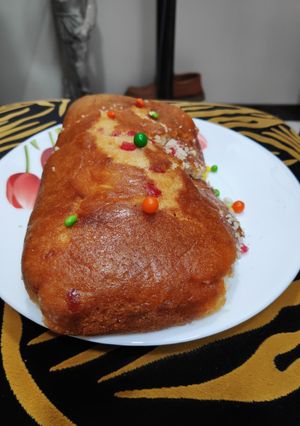 A picture of Tuitti Fruitti pound cake.