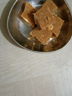 ગોળ પાપડી (Gol Papdi Recipe In Gujarati) રેસીપી મુખ્ય ફોટો