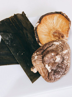 A picture of Very easy Japanese broth DASHI (2).