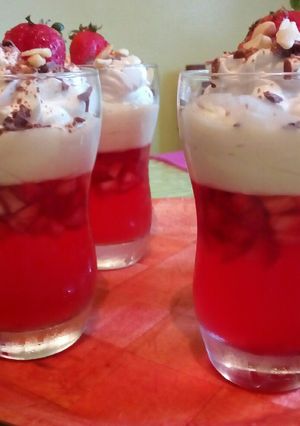 صورة لوصفة تحلية فراولة بكريمة ديبلومات