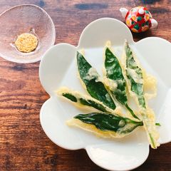 A picture of Japanese Wild Garlic Tempura.