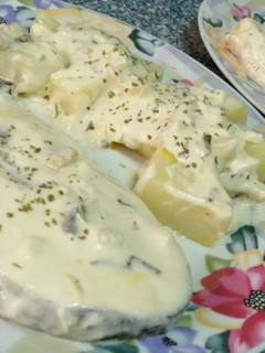 Una foto de Salmón en salsa de Limón 🍋al queso Emmental🧀
