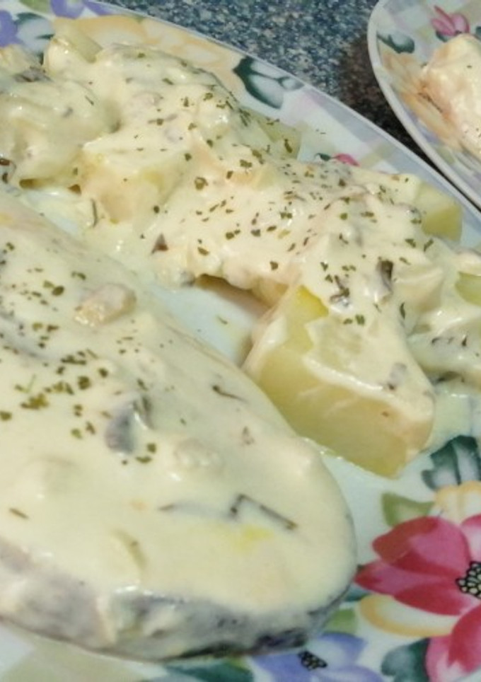Una foto de Salmón en salsa de Limón 🍋al queso Emmental🧀