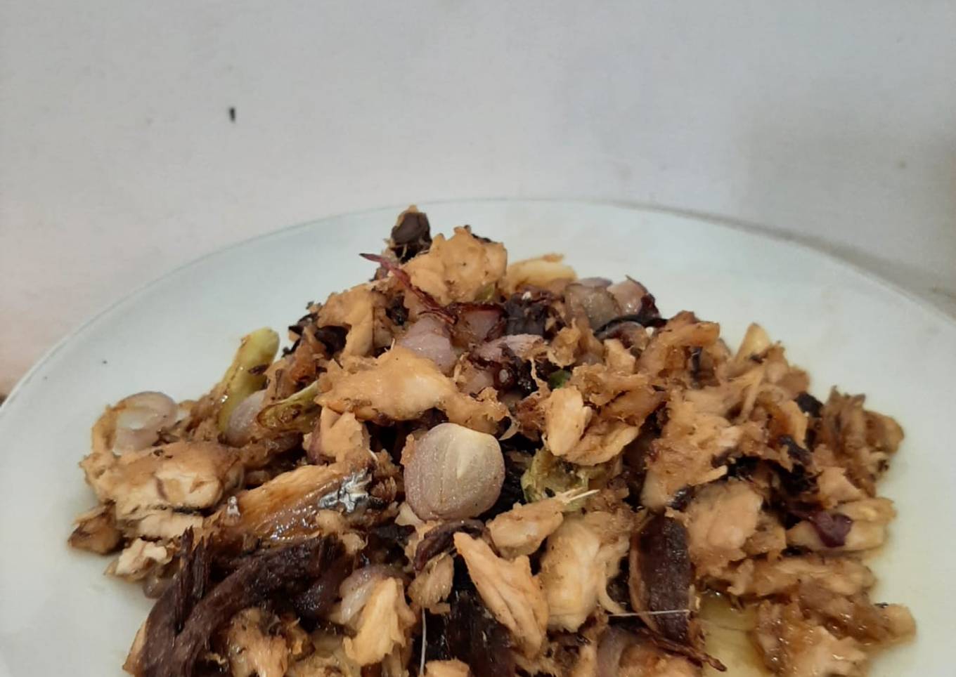 Ikan tongkol sambel layu