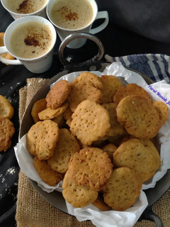 आटा बेसन मसाला मठरी (aata besan mathri recipe in Hindi) रेसिपी मुख्य फोटो