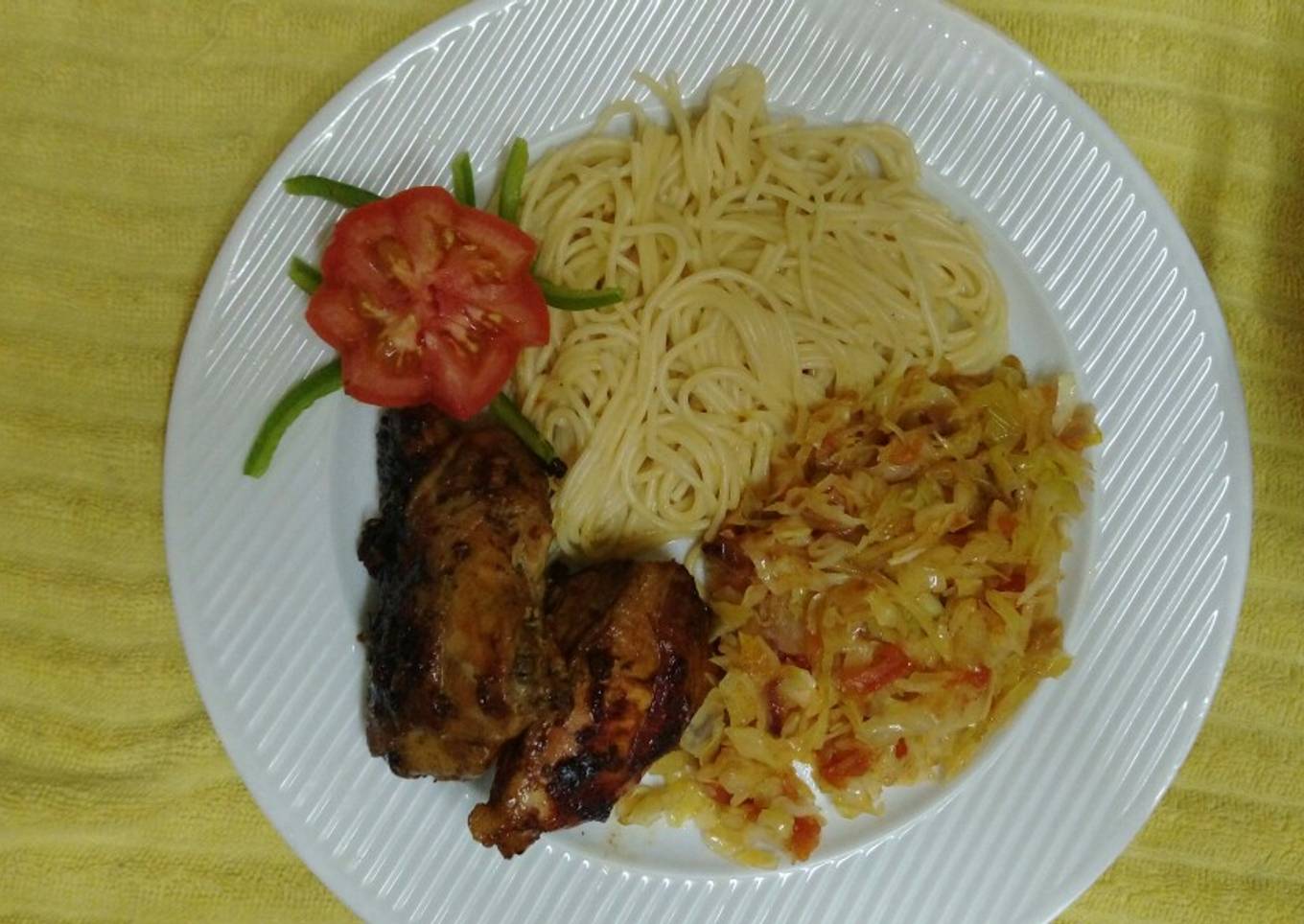 Spaghetti in roast chicken and cabbage