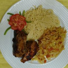 Spaghetti in roast chicken and cabbage A picture of Spaghetti in roast chicken and cabbage.