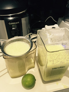 Una foto de Batido pepino -piña-lechosa-apio-cilantro-limón