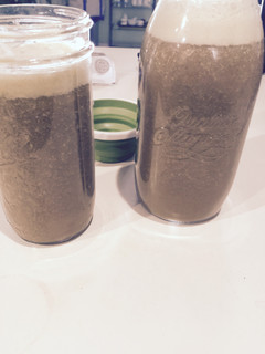 Una foto de Batido saludable de yerbas y frutas