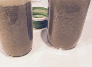 Una foto de Batido saludable de yerbas y frutas