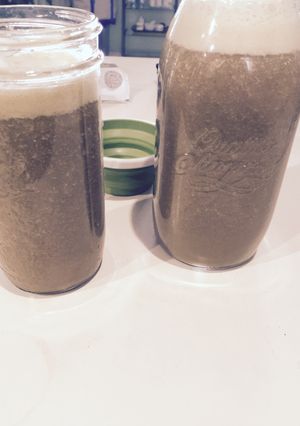 Una foto de Batido saludable de yerbas y frutas