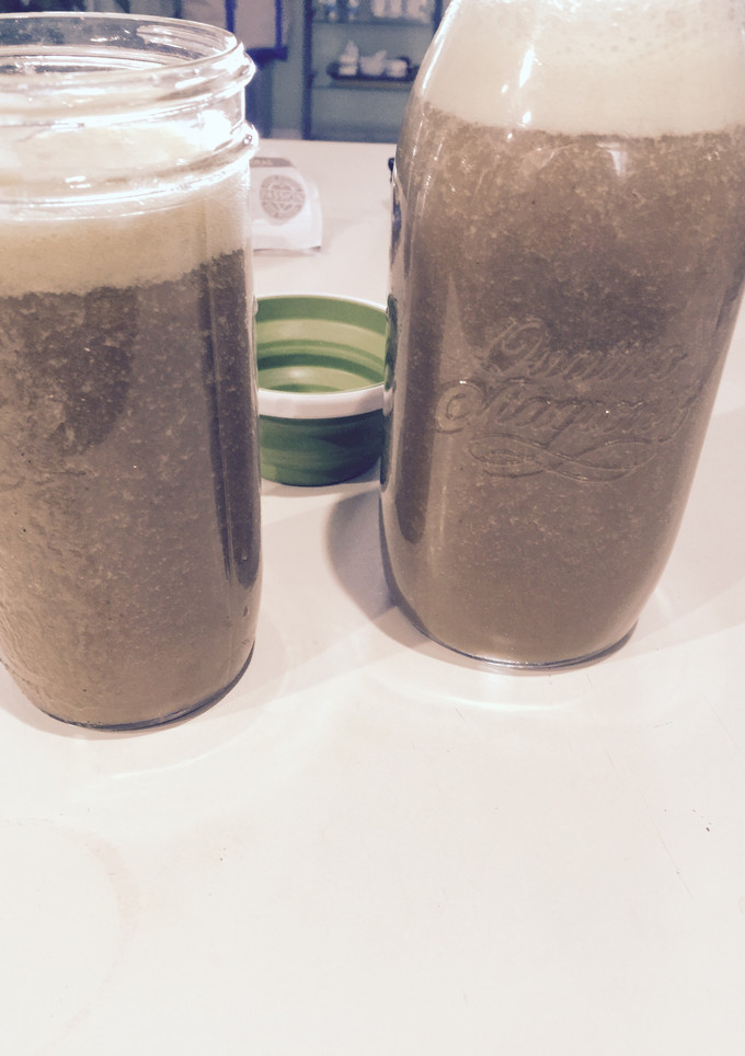 Una foto de Batido saludable de yerbas y frutas