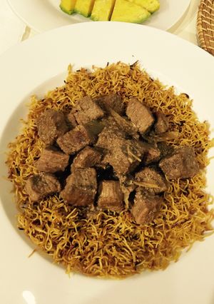 Una foto de Res con Salsa de Ostras en Cama de Fideos Tostados