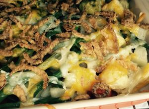 Una foto de Vegetales Gratinados al vapor cubiertos de quesos manchego y cheddar