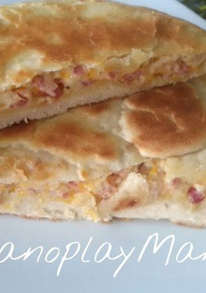 Una foto de Pan “khachapuri” o pan relleno georgiano en gme, f y g y tradicional