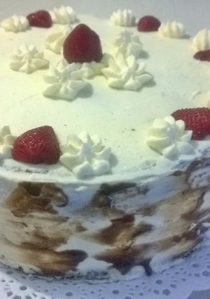 Una foto de Torta Selva Negra con frutillas