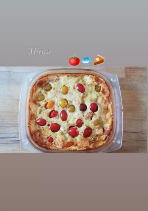Une photo de Clafoutis de tomates et saumon #tomate #🍅