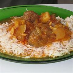 A picture of Meatballs and onions in tomato sauce - daoud basha.