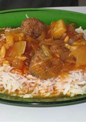 A picture of Meatballs and onions in tomato sauce - daoud basha.