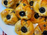فطائر بالتونة والزيتون